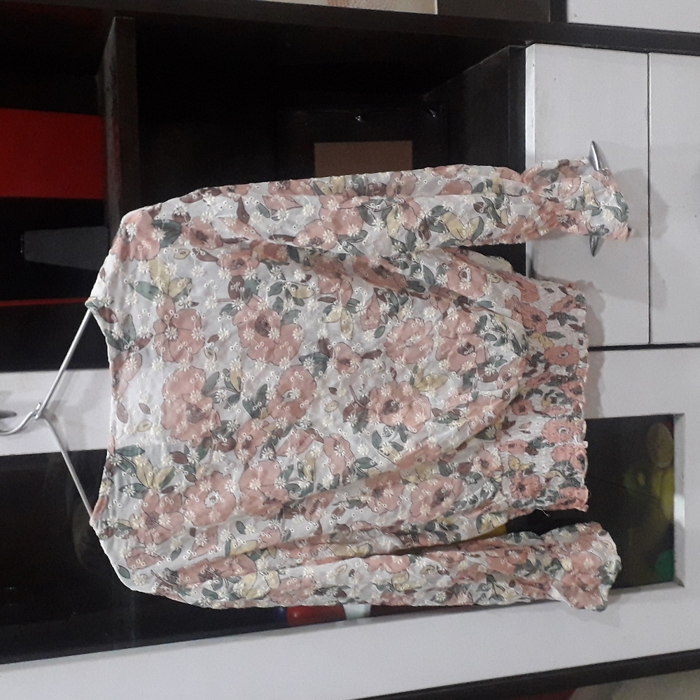 Beautiful embroidered full sleeves top - Picture 2 of 6